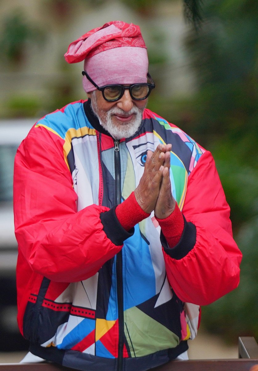 SrBachchan's tweet photo. T 5812 - हाथ जोड़, आभार  !! और तुलसी पे जलम समर पयानी  🕉️ https://t.co/1wyIIrM3Ng