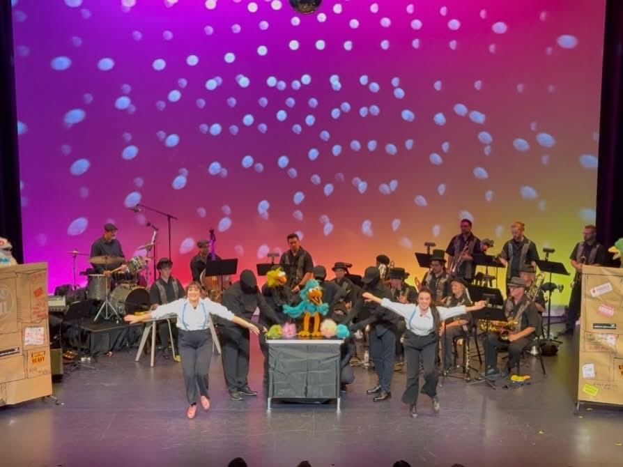 calpal910's tweet photo. I had an incredible time performing our newest @birdcallradio segments for The Vaudeville Spectacular!

It was a joy to perform with such a talented crew! And more Bird Call is on the way!

#birdcallradio #concert #puppetry #dance #birdcall https://t.co/qXiIWrY8wQ