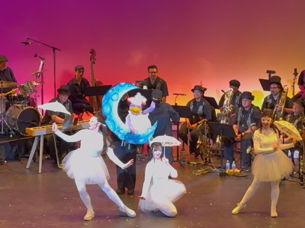 calpal910's tweet photo. I had an incredible time performing our newest @birdcallradio segments for The Vaudeville Spectacular!

It was a joy to perform with such a talented crew! And more Bird Call is on the way!

#birdcallradio #concert #puppetry #dance #birdcall https://t.co/qXiIWrY8wQ