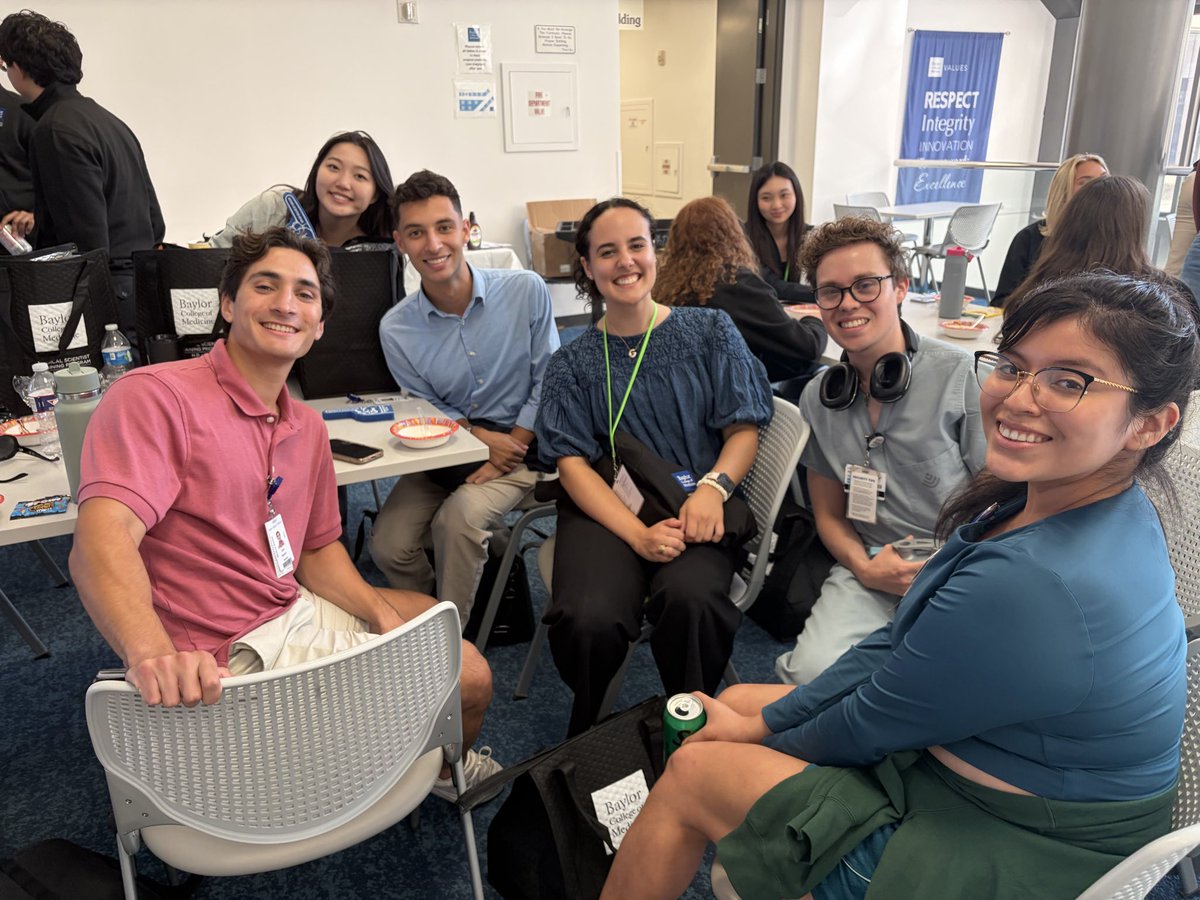 BCM_MSTP's tweet photo. So happy to welcome our new class today! Let’s go class of 2026!! https://t.co/Xq5hJ12NQI
