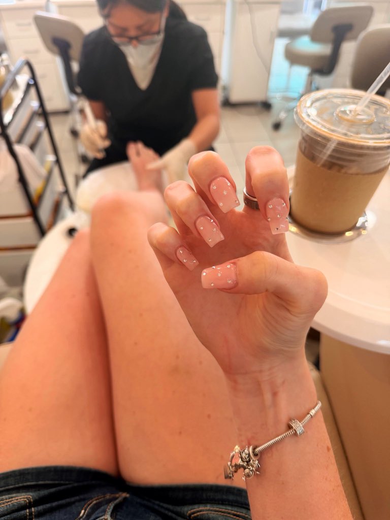 GODDESSBNOW's tweet photo. Spa day today! Getting a mani/pedi ✨ Who’s being my good boy and paying for it? 

#Findom #Cuck #PrincessTreatment https://t.co/P9DyahymT7