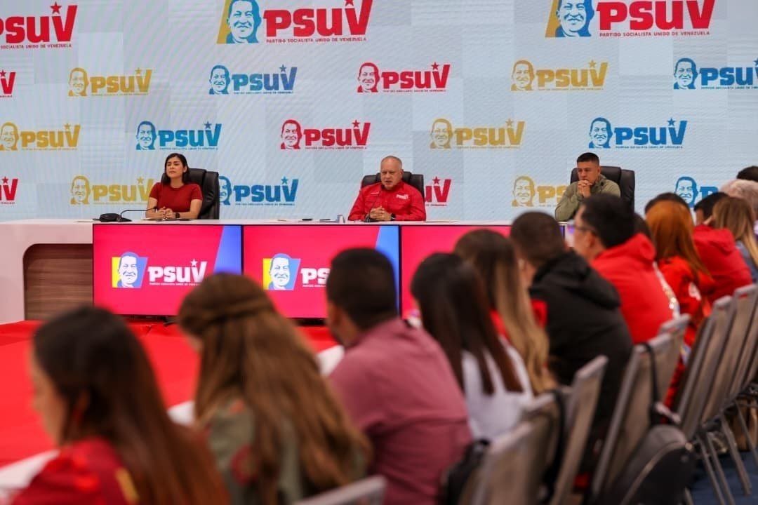 torrealbaf's tweet photo. Tras el doblete sísmico del pasado #24Jun, nos mantenemos desplegados y sin descanso. En reunión de la DN del @PartidoPSUV conjuntamente con la  @JuventudPSUV https://t.co/nW1GIq5CIK