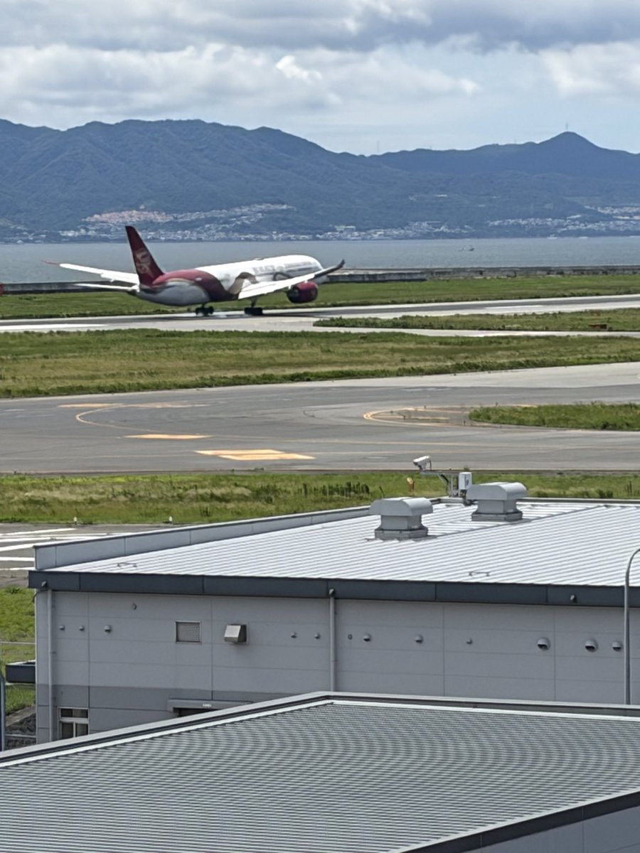 runrunranran51's tweet photo. 関空まで飛行機見に行ってきました。
色んな飛行機が飛び立つのが見れて楽しい https://t.co/0ztFrl4J8k