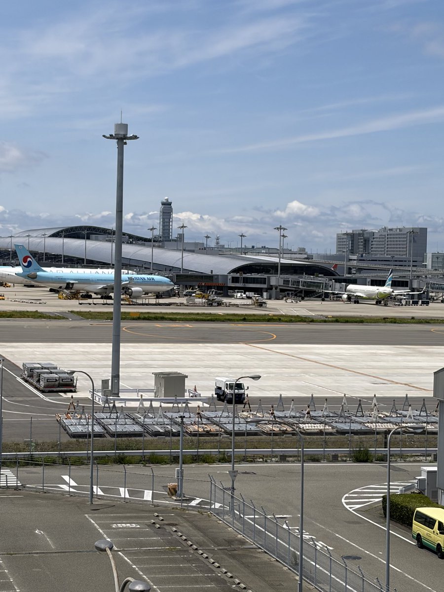 runrunranran51's tweet photo. 関空まで飛行機見に行ってきました。
色んな飛行機が飛び立つのが見れて楽しい https://t.co/0ztFrl4J8k