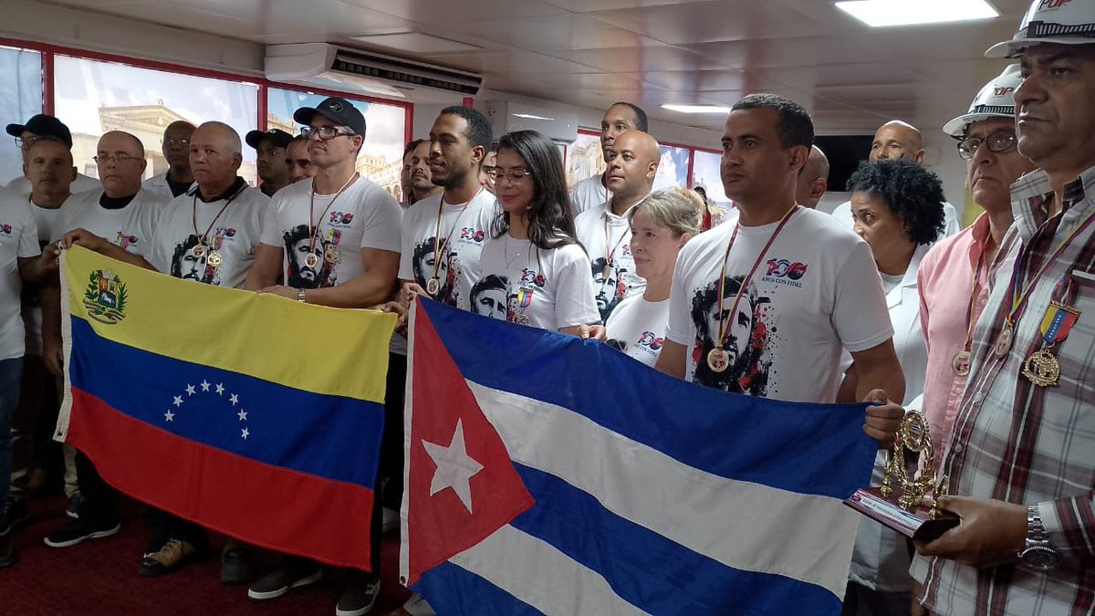 OdanisGutierrez's tweet photo. 🇨🇺⚕️Regresa a la Patria brigada médica cubana tras asistir al pueblo de Venezuela afectado por  los sismos del 24 de junio. 

👨‍⚕️Los especialistas participaron en búsqueda, rescate y reforzaron la atención sanitaria junto a los  profesionales ya presentes en esa nación. https://t.co/QnFSfVMING