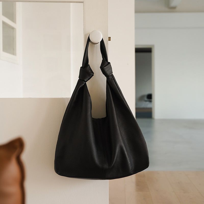 SarahExpressX's tweet photo. A soft, slouchy leather shoulder bag designed for your daily essentials. Features a vertical square shape and internal zipper pocket for easy organization. See the details on our site.

#LeatherBag #ShoulderBag #MinimalistStyle #Everyday...…
https://t.co/ldkdlHiXFV https://t.co/itRhu5JfsF