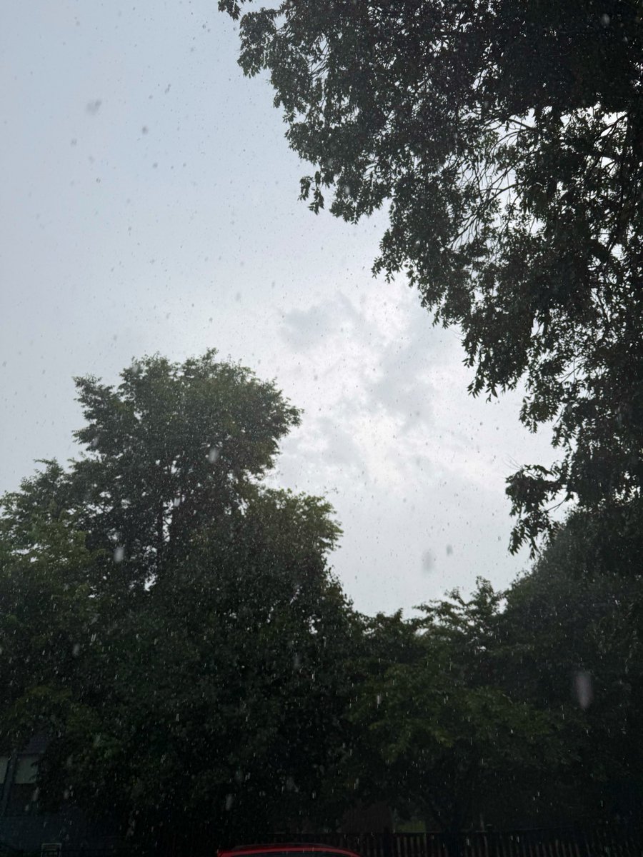 BetweenMeandYou's tweet photo. Heavy Rain beats down … And just like that, it’s over. A much needed Thunder storm downpour.☔️🌧️ #INwx #Indianapolis #flooding https://t.co/qtiU8bbmUq
