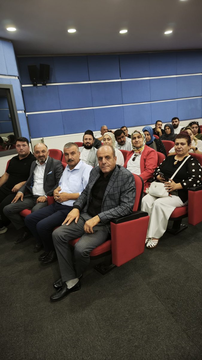 SincanAkParti's tweet photo. Sosyal Politikalar Başkanlından Sorumlu İl Başkan Yardımcımız Sn. Serkan Korkutata’nın başkanlığında Genişletilmiş Sosyal Politikalar Başkanları Toplantısı’na, İlçe Sosyal Politikalar Birimi olarak; Ana Kademe, Kadın Kolları ve Gençlik Kolları Birim Başkanlarımız ile birlikte katılım sağladık.

Toplantımızın hayırlara vesile olmasını temenni ediyor, kıymetli İl Başkanımız Sn. Hakan Han Özcan’a teşekkür ediyoruz.
@AkpartiAnkara
#Sincan #AKParti
