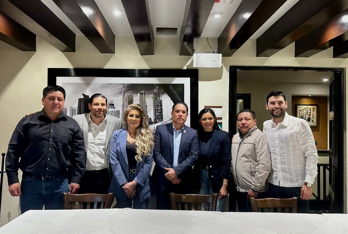 HectorChavezHgo's tweet photo. Fue un gusto coincidir con compañeras y compañeros del PRD de diferentes estados.
La unidad de la izquierda es fundamental para enfrentar los retos del país y responder a las necesidades de la ciudadanía. https://t.co/QuEFPsq5dg