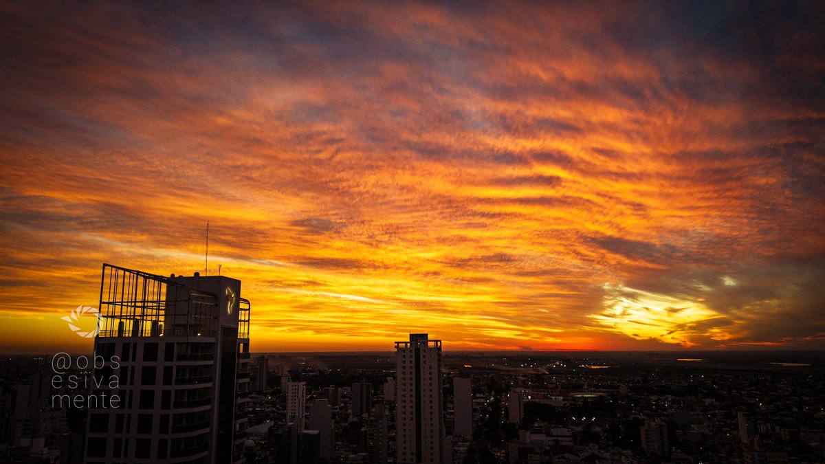 obsesivamente's tweet photo. Tirados de atardeceres los santafesinos. https://t.co/sc5aSigIFu