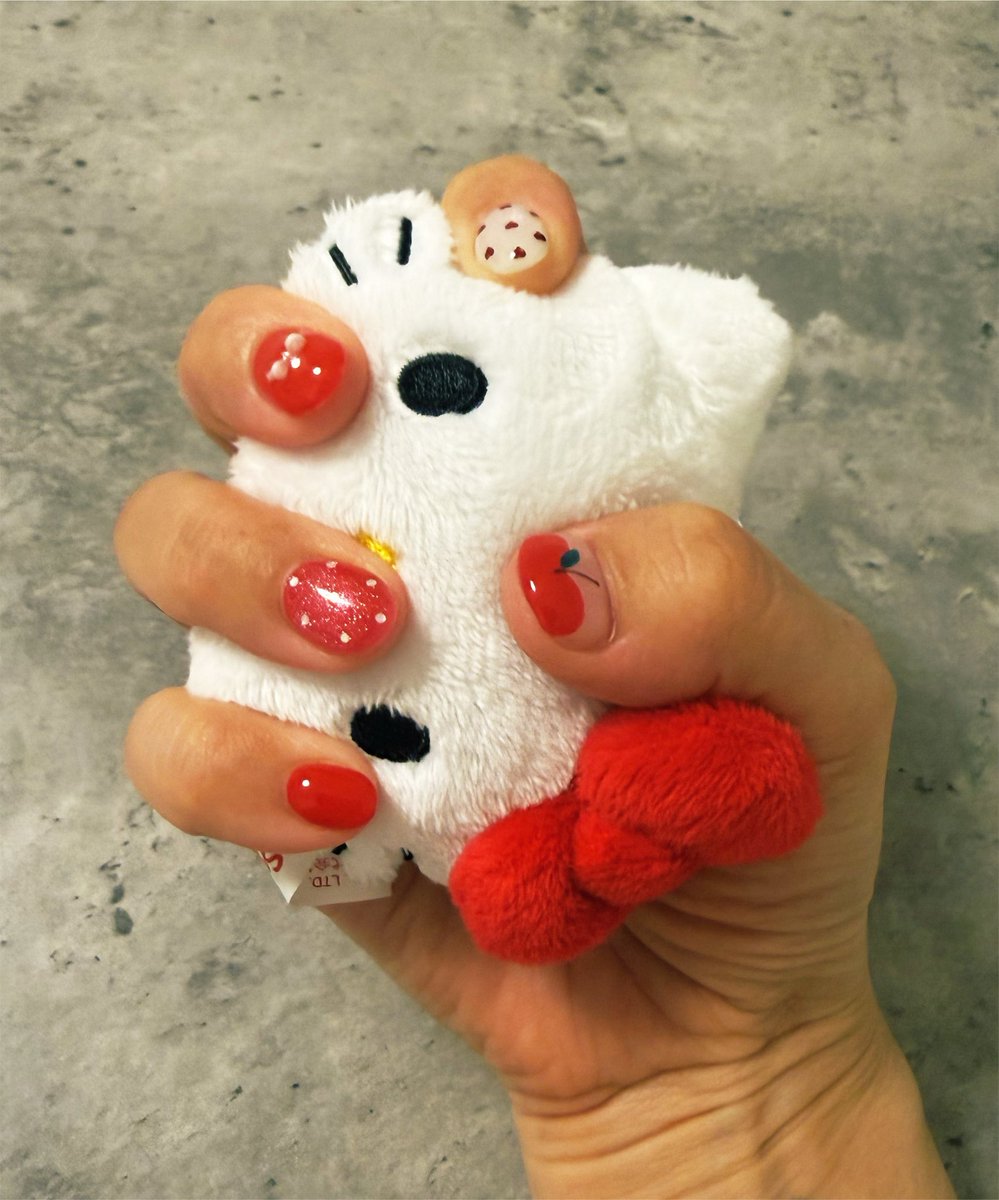 3150ceo's tweet photo. キティちゃんネイル ﾐ・◦・ﾐ🍎

サロンに置いてたサンプル撮らせてもらいましたがハンギョドンたちかわいいなあ https://t.co/xgGRxkdMPm
