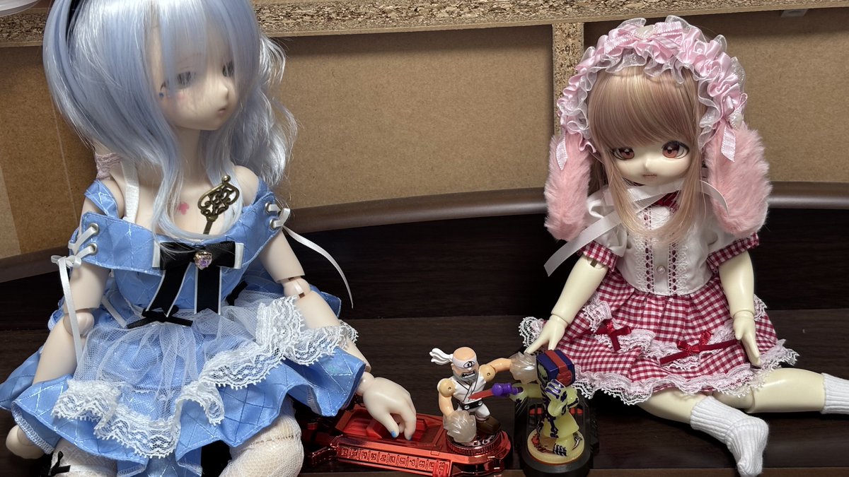 Owner_Mao's tweet photo. おはようございます！
#おはドル

アケドで遊ぶ娘たち。
微笑ましいなぁ。 https://t.co/CdqHjPkZth