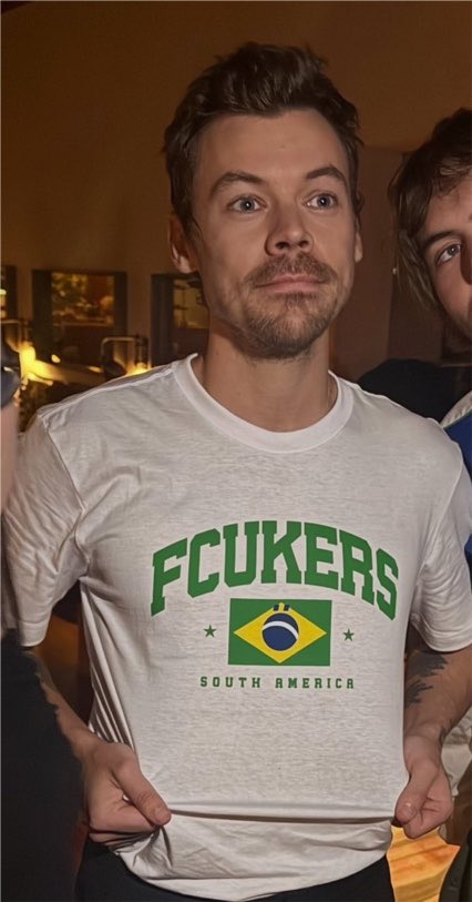 afrontozayn's tweet photo. o cara é tão perfeito que parece a estátua de cera da madame tussauds https://t.co/tamfEB4vCb