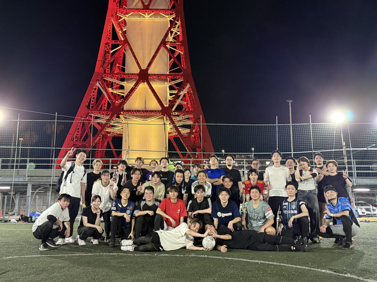 ManuChiyo1998's tweet photo. 九州運動部設立からの第一回開催はフットサル！九州カップですね🏆

なんと、1回目から30名オーバーの参加！👏👏
ありがとうございます！🎉

九州カップ負けグループは往復ダッシュ、べべはもう一本！
今回は藤野桜丞選手が往復！よー頑張りました😂
#九州エリア 
#運動部 
#べべがMVP https://t.co/ZpECM229RI