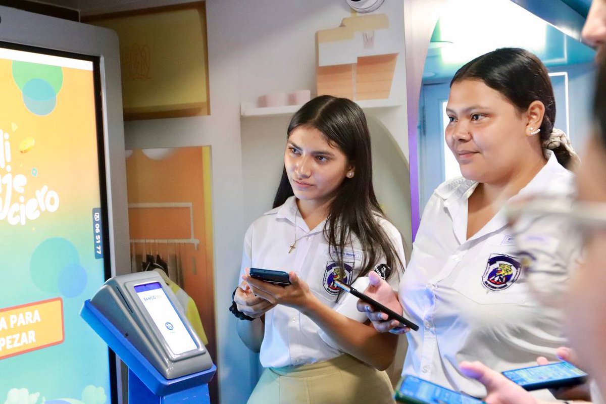 bcr_sv's tweet photo. Más estudiantes aprenden a utilizar los diferentes medios de pago disponibles en El Salvador. Conoce sobre nuestro proyecto Mi Viaje Financiero aquí: https://t.co/OeOYH3o1EV ✅ https://t.co/d0i2BfzI6Y