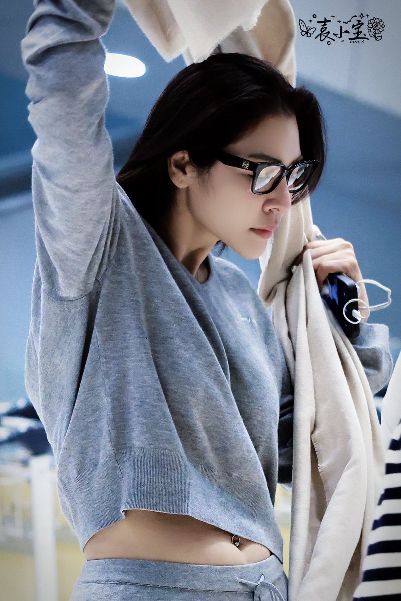 GLove_23's tweet photo. She never seems to get tired. The moment she arrives, she heads straight to the Million Max warehouse to check everything and give her fans a glimpse of the new collection. 🖤✨️
#FayePeraya #MillionMax https://t.co/tJBhwjTyXP