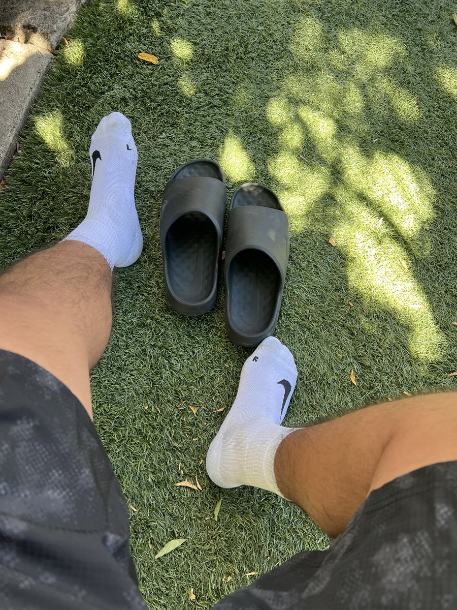 bearvers0g's tweet photo. Relaxing after a long day of work 🙂‍↕️ #gaysocks #gaynike #sniffme #nikesocks #whitegaysocks https://t.co/fixv51TLP5