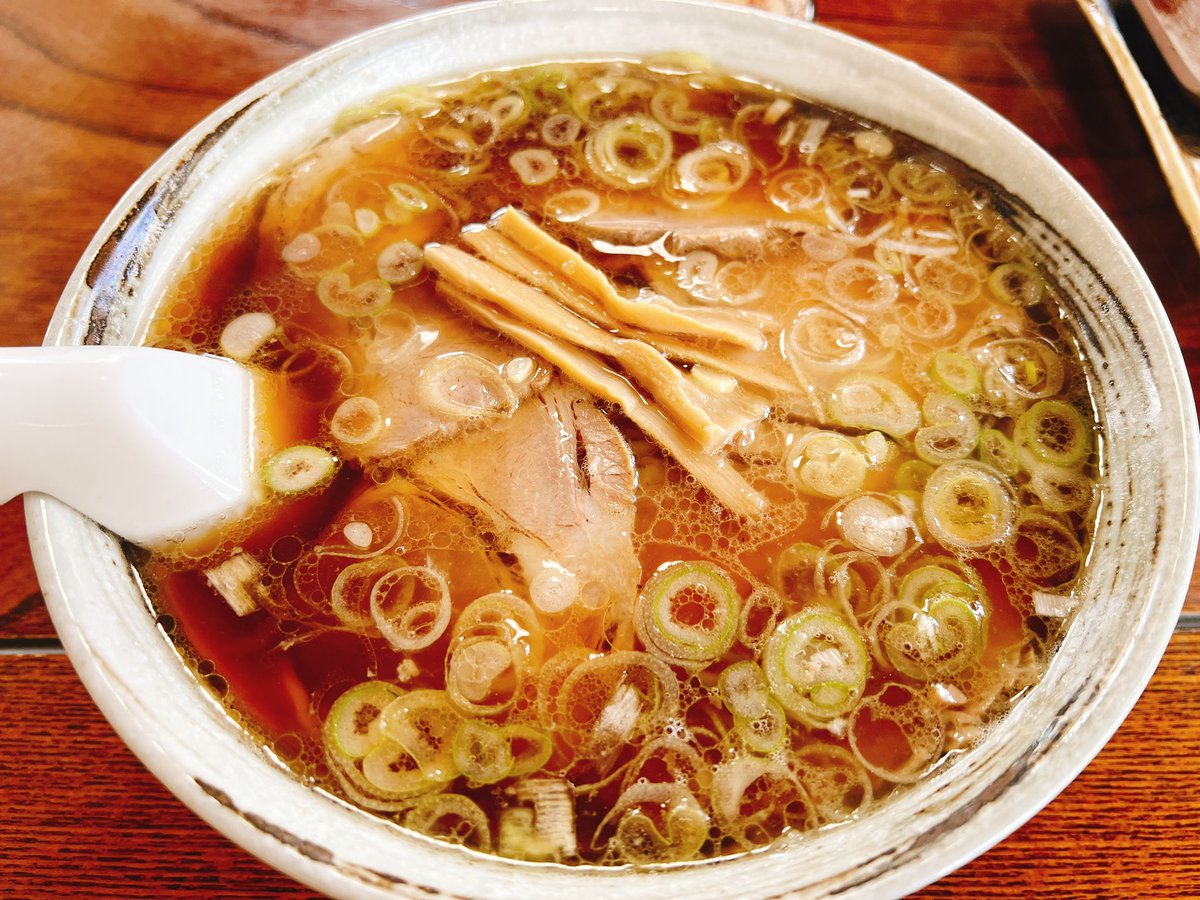 lapislazuli2185's tweet photo. 昨日は初めてのラーメン屋さんへ😀
手打ちの麺がとても美味しかった🥰
麺もスープも太っ腹な量、素晴らしいね😃
あとシャインマスカットのパチパチするハロハロ、美味しいよ🥰
弾けるパチパチ大好き🥰 https://t.co/EjuLbQgubI