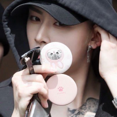rickyzssu's tweet photo. never forgetting ricky and his little compact mirror that is pink and has a cat https://t.co/VHg3ZhkEH7