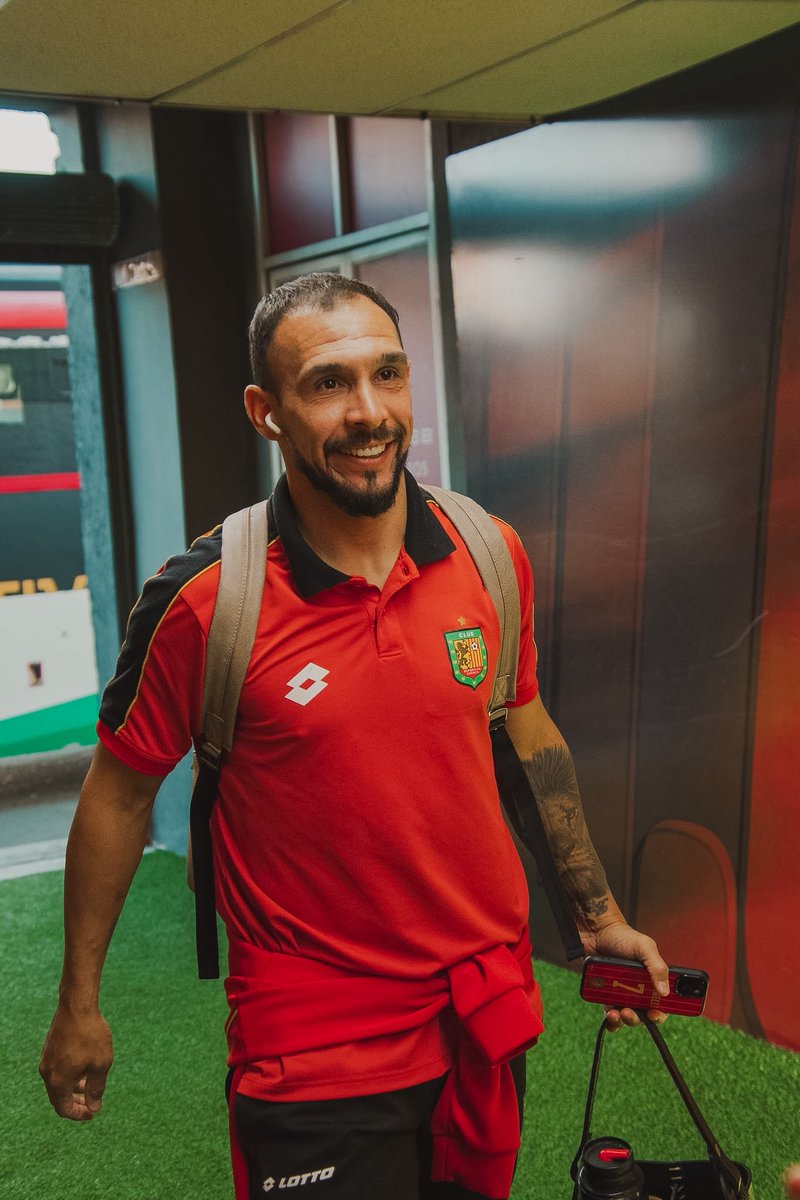 DCuencaOficial's tweet photo. Ya estamos en casa 🔴⚫️🏟️

Ahora nos toca jugar JUNTOS. ¡Su aliento hace la diferencia! 🦁

#VamosCUENCA 🔴⚫️ https://t.co/IJ1qfwLXis
