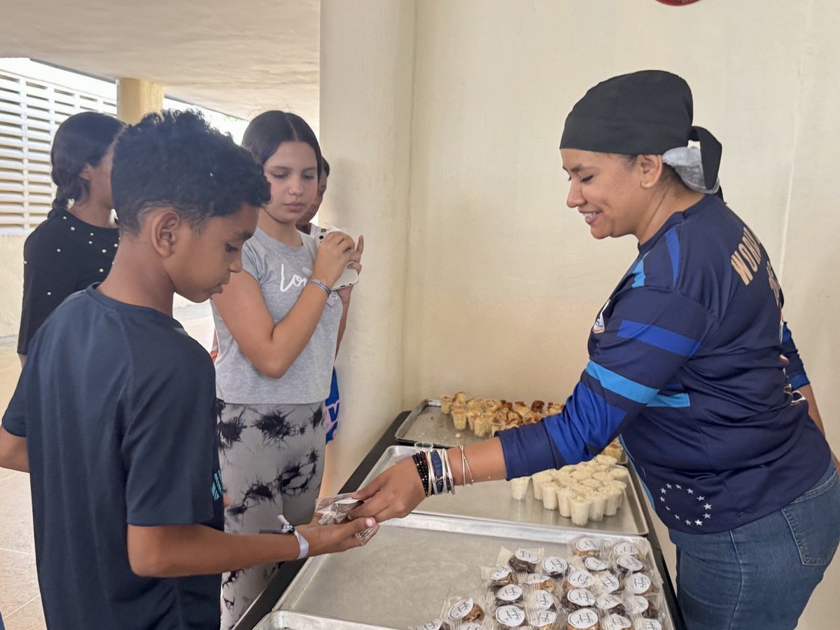 CGRVenezuela's tweet photo. Este acompañamiento integral, amoroso, solidario y fraterno que la CGR, de la mano con las demás instituciones del Estado, brinda a los hermanos que se encuentran protegidos, en cumplimiento de las directrices de la jefa de Gobierno y de Estado, Dra. Delcy Rodríguez. 

2/2 https://t.co/jbjHBdDiE9