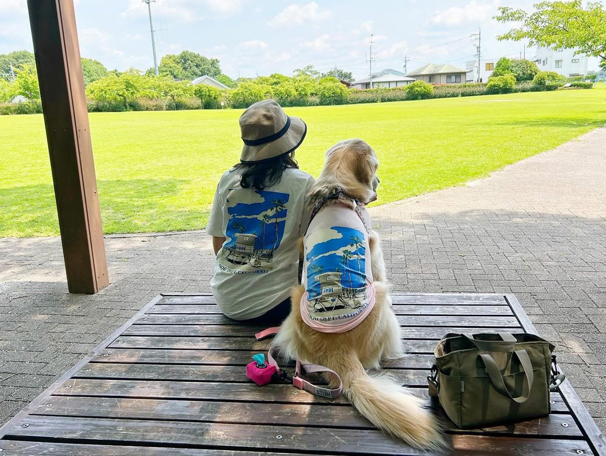 larph_crea's tweet photo. 2年前の今日の写真
リアンと早朝お散歩🌿
お揃いのTシャツで💕 https://t.co/kKYvEc3Fvk