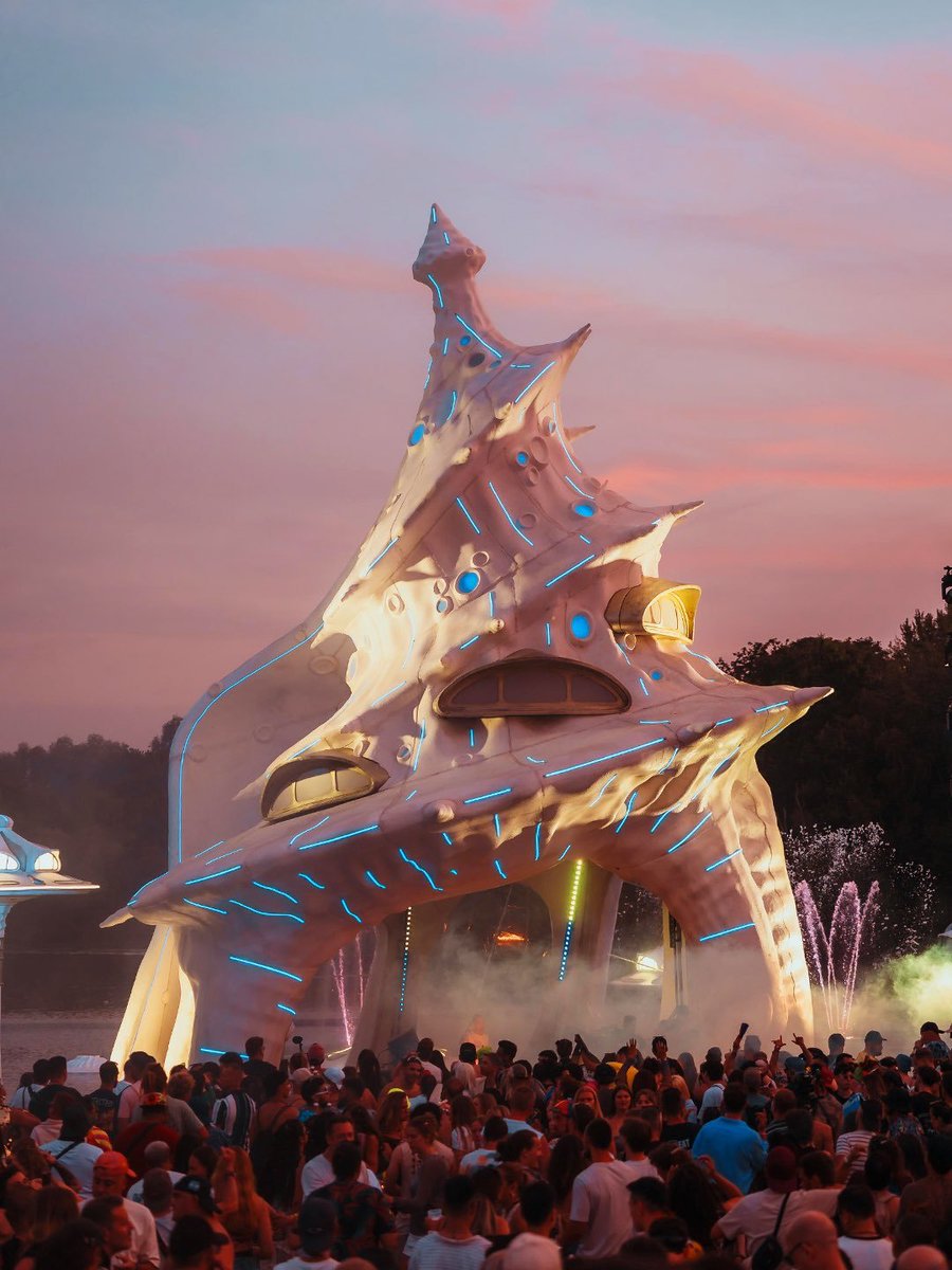 TomorrowlandAR1's tweet photo. Creando recuerdos para toda la vida. https://t.co/gKehbWNOUK