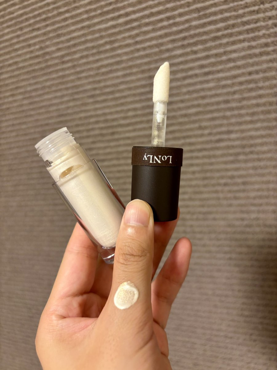 riririnrin3377's tweet photo. LoNLy シンティランテハイライトセラム　HS02✨

顔全体や頬など綺麗に見せたい部分に塗るもよし。
ハイライトとして使用するもよし。

液体系だから飛び散ることもないし
塗りたいところに塗れる🌸

ほんのりピンクっぽく見えるから
上品に見えるのも嬉しい🌺 https://t.co/mzTDpjDooU