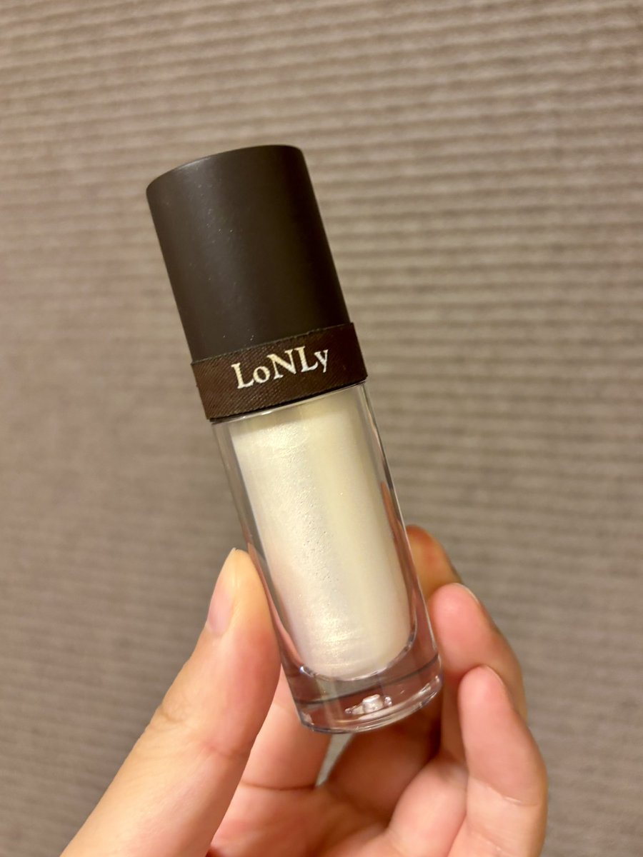 riririnrin3377's tweet photo. LoNLy シンティランテハイライトセラム　HS02✨

顔全体や頬など綺麗に見せたい部分に塗るもよし。
ハイライトとして使用するもよし。

液体系だから飛び散ることもないし
塗りたいところに塗れる🌸

ほんのりピンクっぽく見えるから
上品に見えるのも嬉しい🌺 https://t.co/mzTDpjDooU