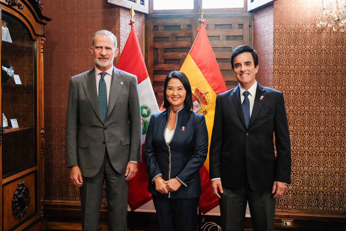 ope_peru's tweet photo. La presidenta electa, Keiko Fujimori, sostuvo una reunión con Su Majestad el rey de España, Felipe VI, en la que reafirmaron los lazos de amistad entre ambos países, así como su compromiso de fortalecer la cooperación bilateral en beneficio entre Perú y España. https://t.co/2JtLMe8fGV