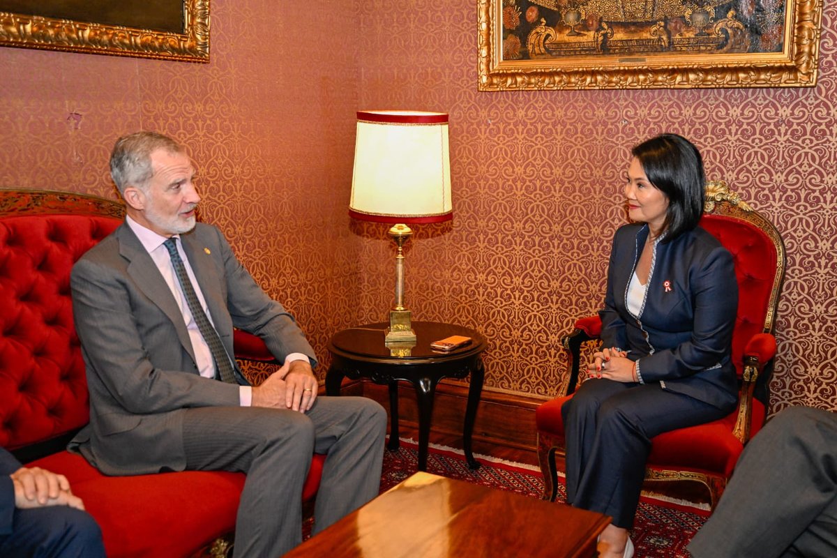 ope_peru's tweet photo. La presidenta electa, Keiko Fujimori, sostuvo una reunión con Su Majestad el rey de España, Felipe VI, en la que reafirmaron los lazos de amistad entre ambos países, así como su compromiso de fortalecer la cooperación bilateral en beneficio entre Perú y España. https://t.co/2JtLMe8fGV