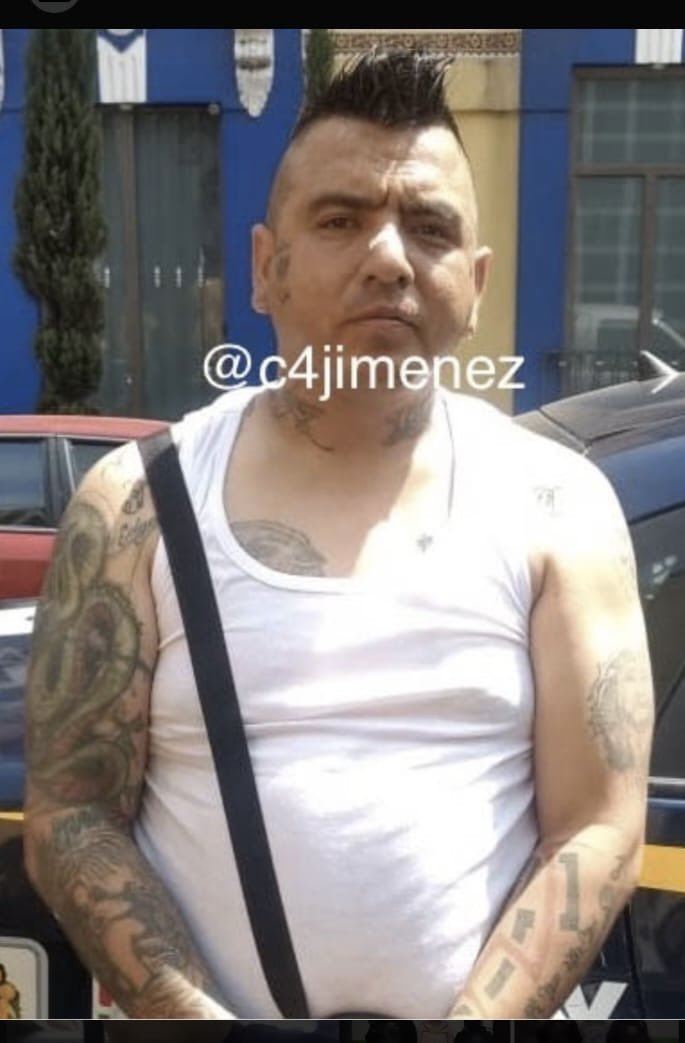 c4jimenez's tweet photo. YA LE TOCABA!
MATAN a UNO de los HERRERA SEGURA
Ahí quedó muerto Edgar Iván Herrera Segura a El Valentín 
Es tío de los cabecillas de La Unión.
Estuvo preso unas 5 veces.
Así exhibimos algunas.
Extorsionaba, baleaba, torturaba…
Hoy andaba por @HistoricoCdmx cuando lo tirotearon.
Ya se 💀
Hay otro herido.
@SSC_CDMX y @FiscaliaCDMX indagan.

El caso #C4EnAlerta