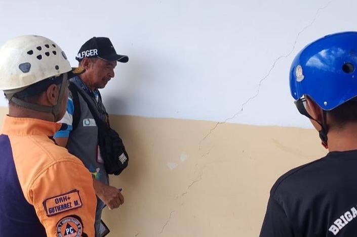 WillianGil's tweet photo. Desde la Fundación de Edificaciones y Dotaciones Educativas nos mantenemos desplegados en todo el país realizando inspecciones técnicas preventivas e integrales tras el doblete sísmico del 24 de junio, evaluando las estructuras de las escuelas y liceos en todo el país. https://t.co/LbK1phi0CA