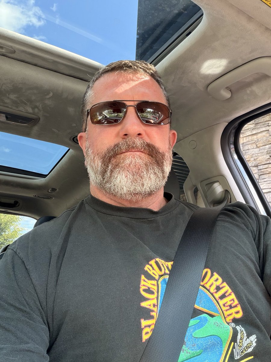 EarthTones7's tweet photo. Monday and back to blue skies. https://t.co/4GsHlQIqpF