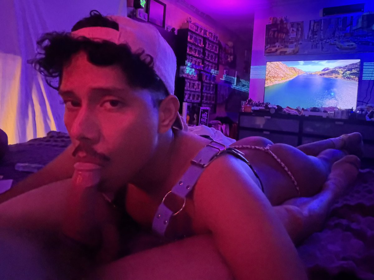 freddypinks's tweet photo. another day another dick to suck #gay #chudai #suckingdick https://t.co/SYj2T6MRoe
