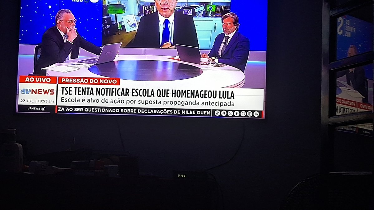 sergiogcardoso1's tweet photo. PASMEM, o TSE alega que não consegue LOCALIZAR a Escola de Samba que homenageou o Lula, no Carnaval, para notifica-la. É VERGONHOSO e INACREDITÁVEL https://t.co/xWo6yLqjq7