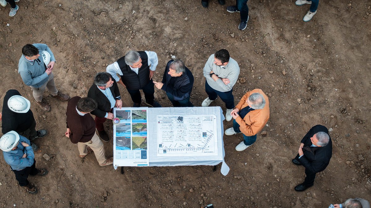 gobdecordoba's tweet photo. 🙌🏻 #SanFrancisco ya cuenta con una obra clave para prevenir anegamientos.

▶️ El gobernador @martinllaryora inauguró el entubado de las canalizaciones pluviales de barrio Parque, una intervención que beneficia a unos 27.000 vecinos y resuelve una problemática histórica de la ciudad.

“El trabajo conjunto entre el equipo provincial y el municipal genera beneficios para la ciudad, mejorando la calidad de vida de cada uno de los vecinos y cumpliendo el objetivo de que San Francisco esté cada vez mejor, más linda, amigable y con oportunidades para progresar y crecer", @MartinLlaryora. 

 #HacerParaCrecer