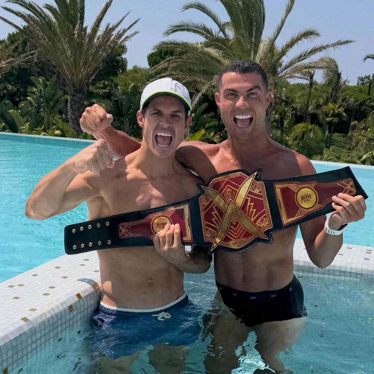 infoLaVelada's tweet photo. Edu Aguirre y Cristiano Ronaldo ya han celebrado la victoria 🏅 https://t.co/F5Gu3NBIAb