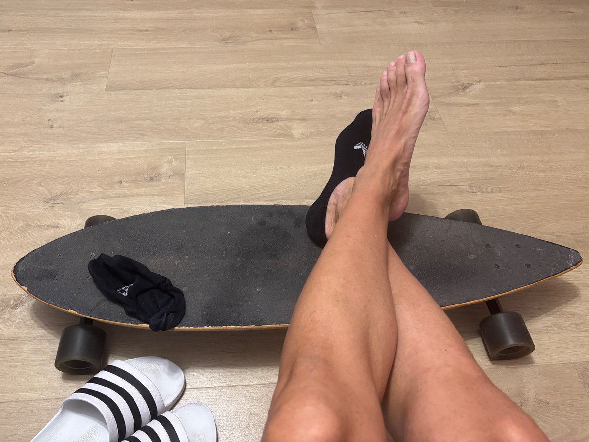 AlphaMaster_CK's tweet photo. Pagafantas, q limpias me ibais a dejar las ruedas del longboard👅 …y de paso mis🦶🏻💦… hace falta q os recuerde q teneis q tributar??😈
Paypal xsmmbx@proton.me https://t.co/btauGa285c