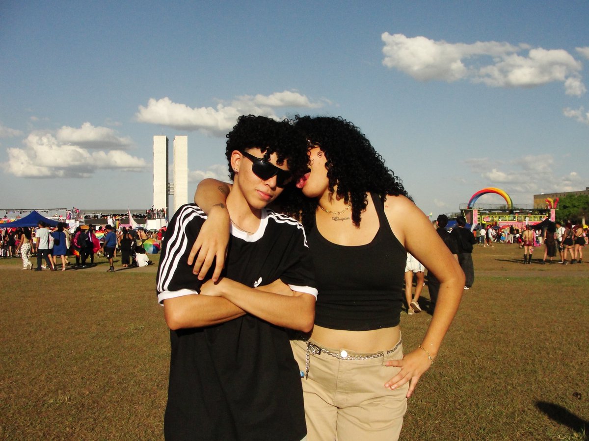 4midyn's tweet photo. a serviu tanto nas fotos que tenho que colocar aqui também eu amo esse feriado https://t.co/M5owWfhTSv