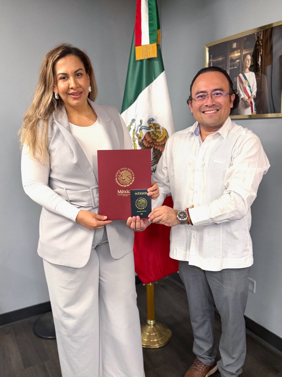 ConsulMexDen's tweet photo. Antes de convertirse legalmente en mexicana, @CrystalMariscal ya trabajaba por nuestra comunidad. 🇲🇽
Gracias a su empatía, compromiso y al apoyo de @ColoMtnCollege miles de connacionales recibieron atención durante nuestros consulados móviles.
¡Gracias por ser una gran aliada! https://t.co/VPDLMiXlkI