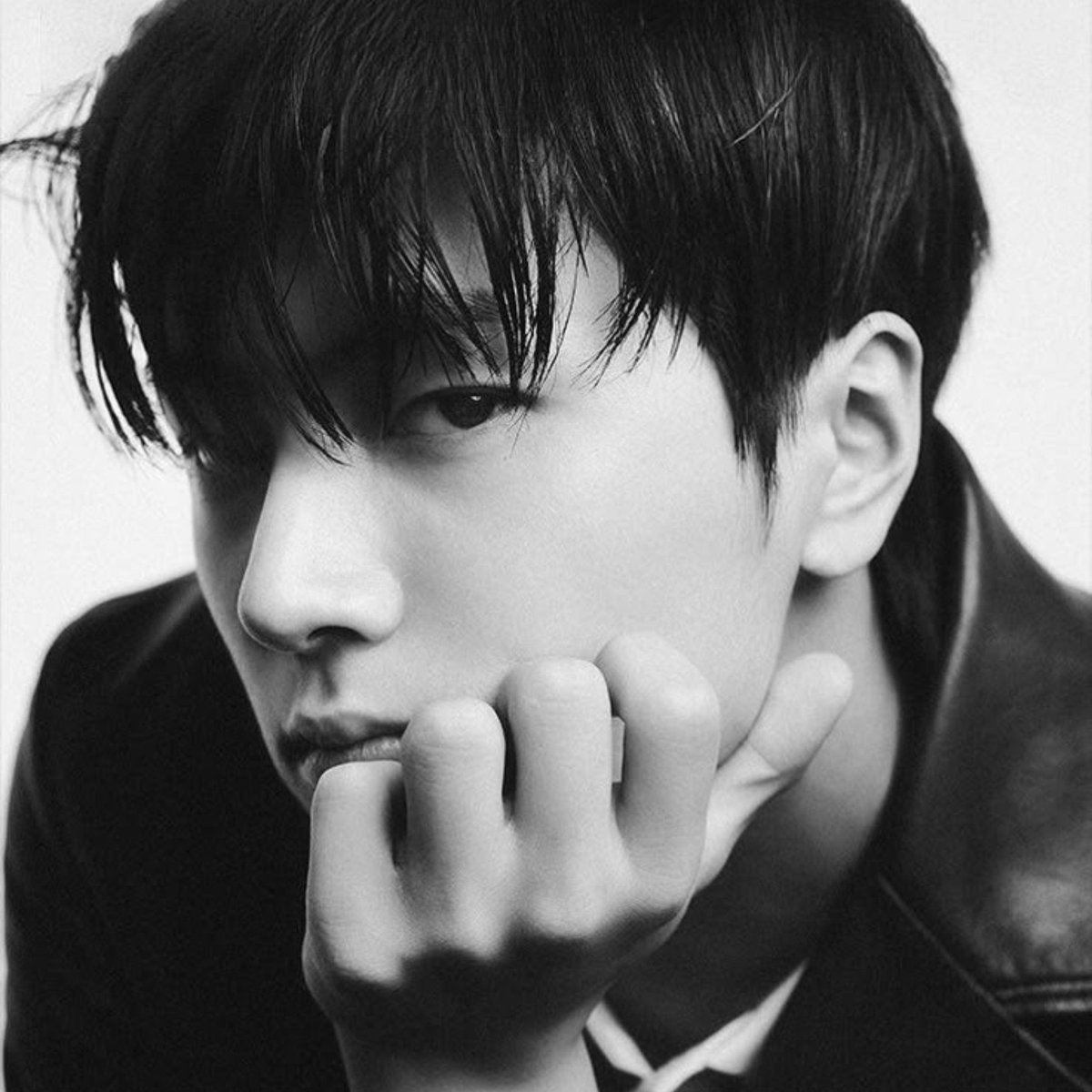 pjsfromst's tweet photo. #jaywon / jaywon au!

onde jungwon se vê obrigado a dividir um dormitório e, inevitavelmente, a própria vida com o único garoto que jurou nunca mais amar.

ou

onde jay nunca entendeu por que yang jungwon fazia tanta questão de mantê-lo longe. https://t.co/8swMXc3g8l