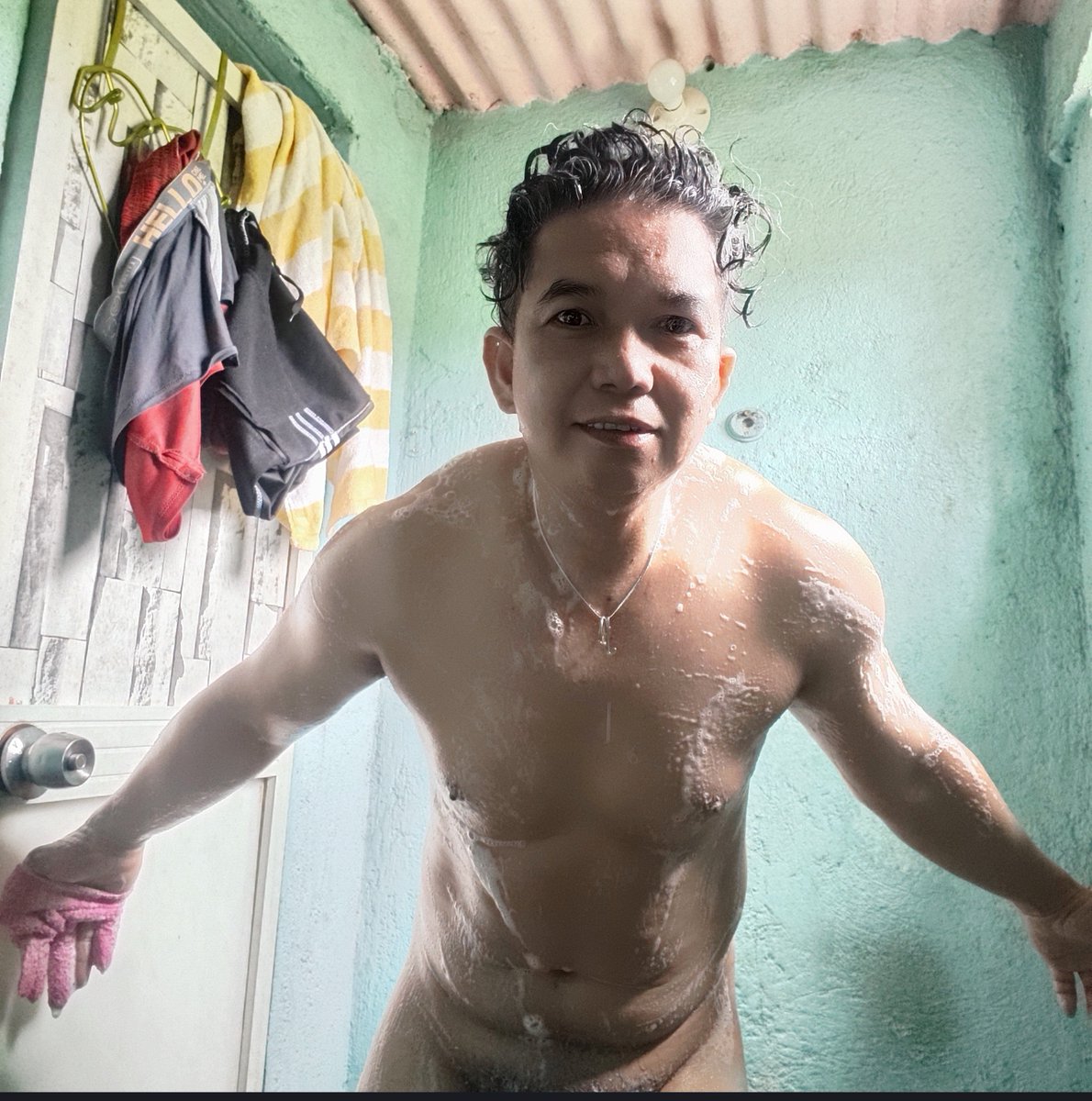 JasonBr16342900's tweet photo. Tara sabay kayo maligo kay daddy 
💪😎🍆💦 https://t.co/qeo8JsCTBP