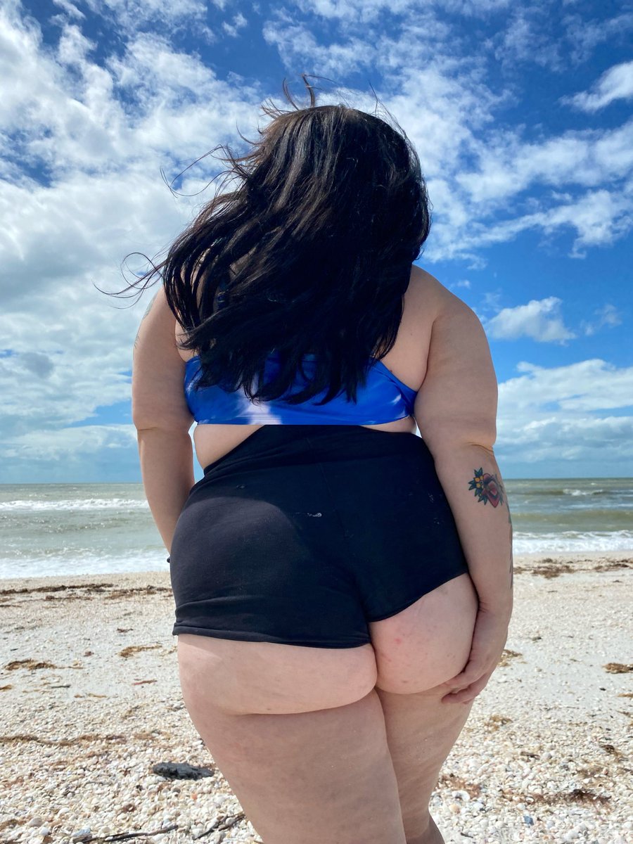 sendtokatyy's tweet photo. florida girl ☀️ 

findom femdom bbw https://t.co/gTMvjsKe1u