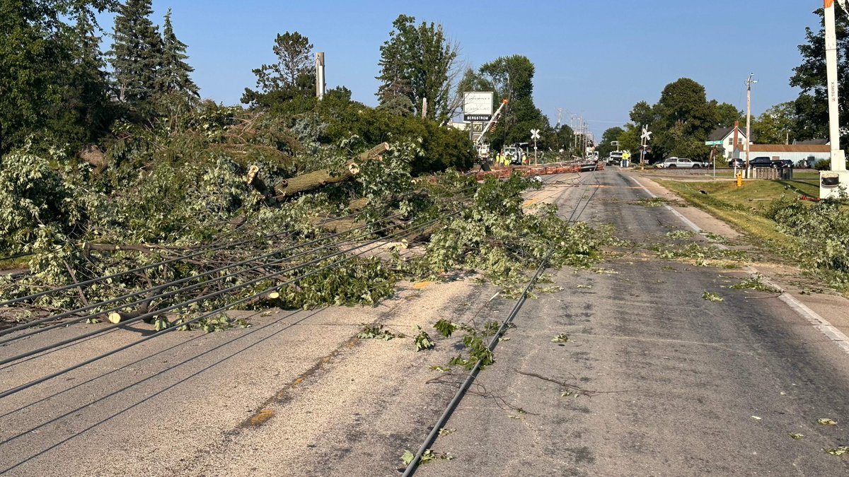 we_energies's tweet photo. Monday’s strong storms brought high winds and tornadoes that knocked down trees, damaged utility poles, and brought down electric lines, leading to widespread outages. 

Latest info: https://t.co/gOZeTpEP7S https://t.co/wwfSOjjlGL