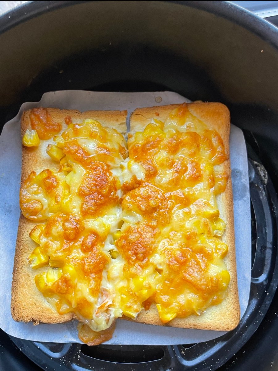 GladysChar16133's tweet photo. Just pulled a warm, oozing cheese toast from the toaster—crunchy on the edges, cheesy all through. Pure tiny joy right here. https://t.co/e0aAHqQorh