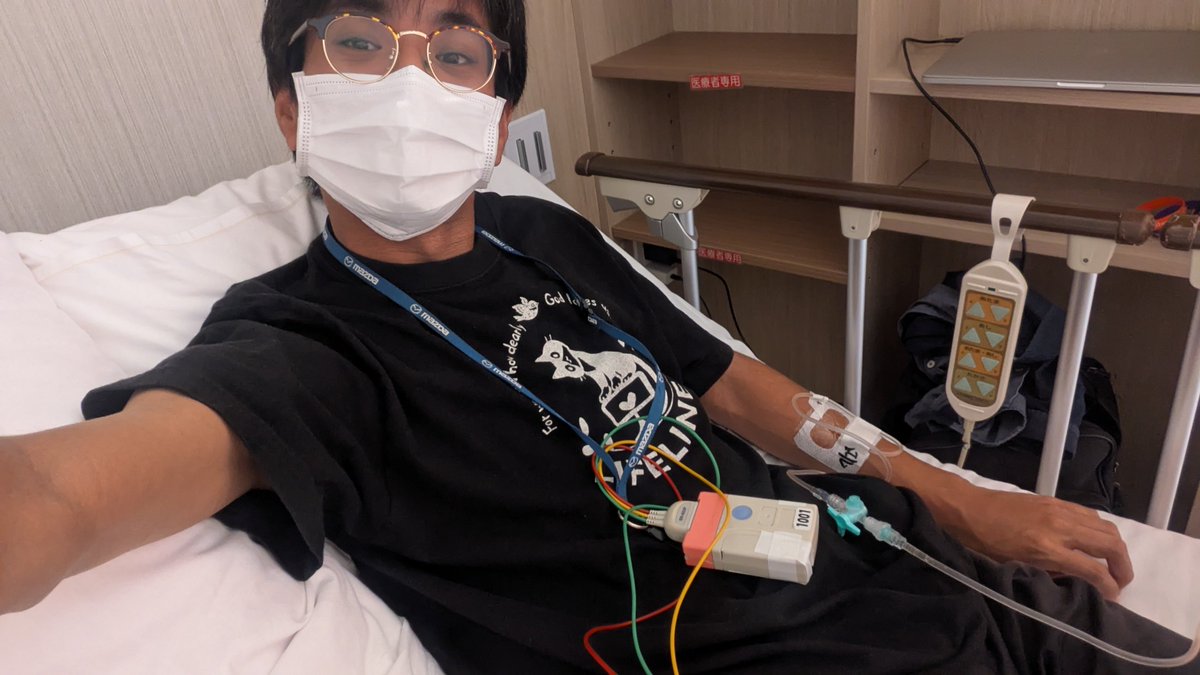 AyatoSunabe's tweet photo. 実は私全く汗をかかない人間なんですが、担当医の先生と相談してステロイドパルスをやってみることになり3日間入院中です😆

この機に編曲仕上げちゃおうと思ってたのに、五線紙忘れて、ひたすら頭で鳴らしてます😂 https://t.co/ElWhAEsfDu