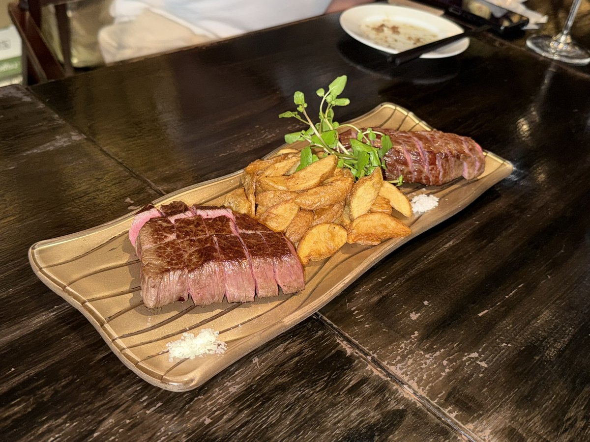 hs_J40's tweet photo. 貴重な体験をさせていただきました！
本当にありがとうございました🙏

ワイン奥深すぎる🍷 https://t.co/7Kyr3vX5LO