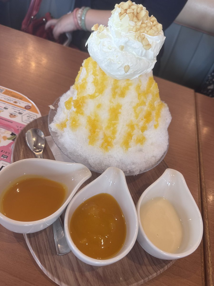 Leaf_WorkPlace's tweet photo. 🍀りーふ:かき氷を食べる会🍧
7/26(土)はお出かけイベントの日で、希望者される利用者さんたちと一緒にココス(COCOS)に行ってきました😋🍽️
※冷たい物が苦手な方は予算内であれば軽食や他のスイーツを選ぶことができます♪

#りーふ　#鶴岡市　#就労継続支援B型 https://t.co/7NJb0RDXps