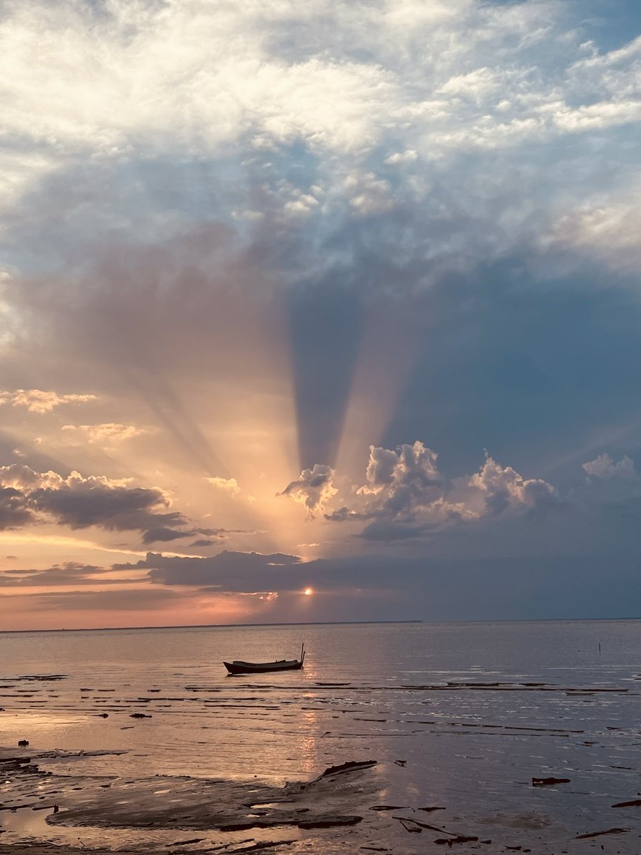 antnovaes245's tweet photo. Pôr-do-sol nessas praias amazônicas ❤️ https://t.co/a3bBHLuWed